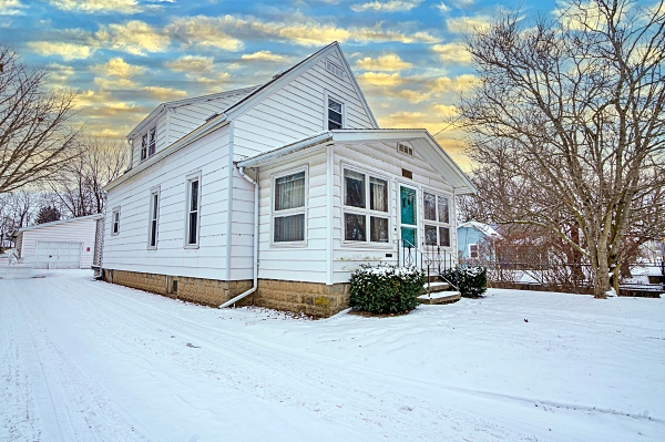 616 Center St, 3 Bedrooms Bedrooms, 7 Rooms Rooms,2 BathroomsBathrooms,Residential,For Sale,Center St,114788