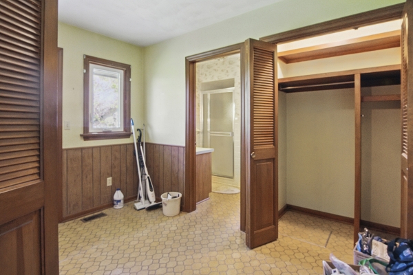 202 Wassenberg Dr, 2 Bedrooms Bedrooms, 6 Rooms Rooms,2 BathroomsBathrooms,Residential,For Sale,Wassenberg Dr,114801