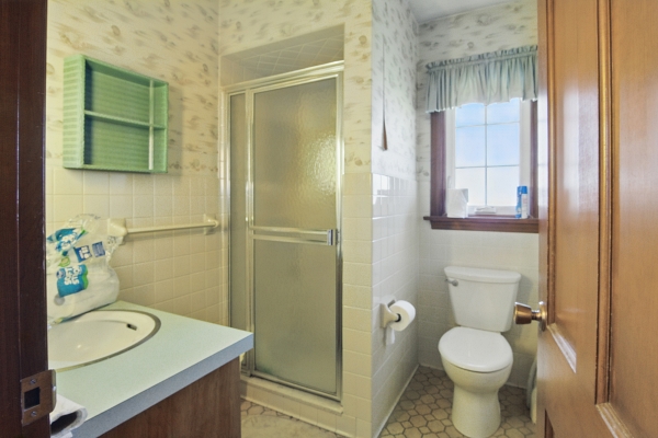 202 Wassenberg Dr, 2 Bedrooms Bedrooms, 6 Rooms Rooms,2 BathroomsBathrooms,Residential,For Sale,Wassenberg Dr,114801