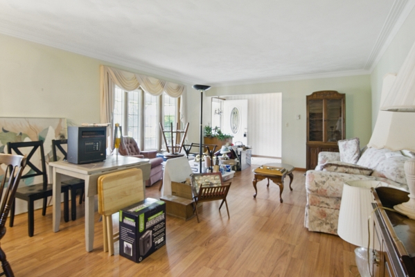 202 Wassenberg Dr, 2 Bedrooms Bedrooms, 6 Rooms Rooms,2 BathroomsBathrooms,Residential,For Sale,Wassenberg Dr,114801