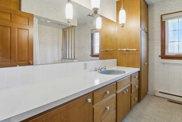 202 Wassenberg Dr, 2 Bedrooms Bedrooms, 6 Rooms Rooms,2 BathroomsBathrooms,Residential,For Sale,Wassenberg Dr,114801