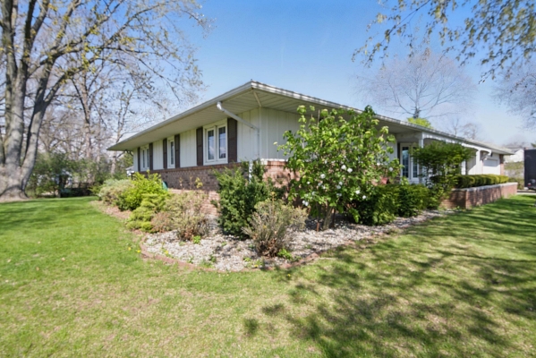 202 Wassenberg Dr, 2 Bedrooms Bedrooms, 6 Rooms Rooms,2 BathroomsBathrooms,Residential,For Sale,Wassenberg Dr,114801