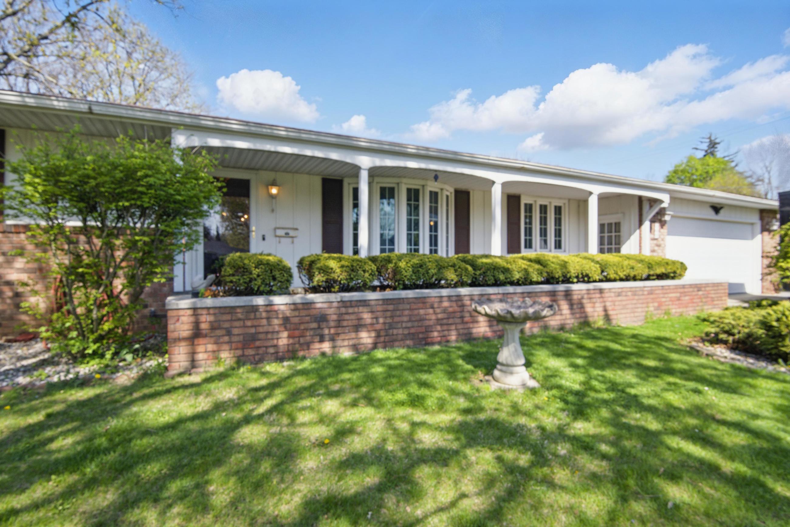 202 Wassenberg Dr, 2 Bedrooms Bedrooms, 6 Rooms Rooms,2 BathroomsBathrooms,Residential,For Sale,Wassenberg Dr,114801