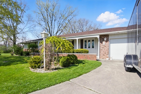 202 Wassenberg Dr, 2 Bedrooms Bedrooms, 6 Rooms Rooms,2 BathroomsBathrooms,Residential,For Sale,Wassenberg Dr,114801