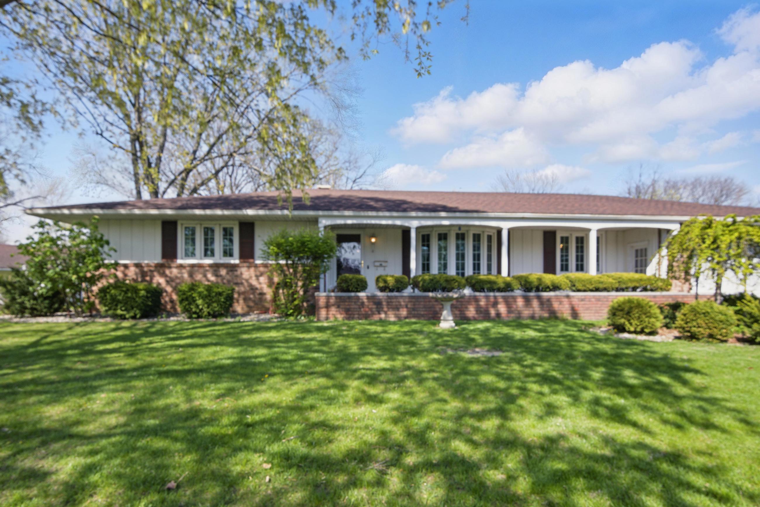 202 Wassenberg Dr, 2 Bedrooms Bedrooms, 6 Rooms Rooms,2 BathroomsBathrooms,Residential,For Sale,Wassenberg Dr,114801