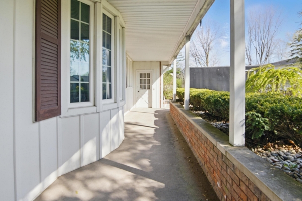 202 Wassenberg Dr, 2 Bedrooms Bedrooms, 6 Rooms Rooms,2 BathroomsBathrooms,Residential,For Sale,Wassenberg Dr,114801