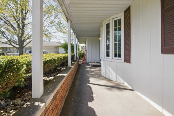 202 Wassenberg Dr, 2 Bedrooms Bedrooms, 6 Rooms Rooms,2 BathroomsBathrooms,Residential,For Sale,Wassenberg Dr,114801