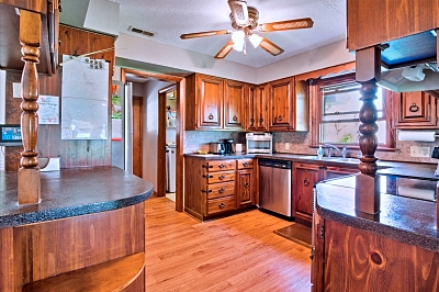 4 Bedrooms Bedrooms, 11 Rooms Rooms,2 BathroomsBathrooms,Residential,For Sale,114809