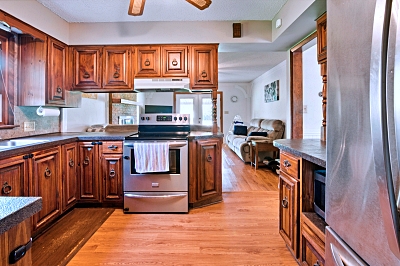 4 Bedrooms Bedrooms, 11 Rooms Rooms,2 BathroomsBathrooms,Residential,For Sale,114809