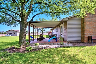 4 Bedrooms Bedrooms, 11 Rooms Rooms,2 BathroomsBathrooms,Residential,For Sale,114809