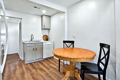 4 Bedrooms Bedrooms, 6 Rooms Rooms,3 BathroomsBathrooms,Residential,For Sale,114810