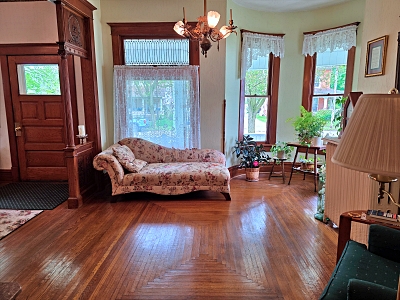 4 Bedrooms Bedrooms, 11 Rooms Rooms,2 BathroomsBathrooms,Residential,For Sale,114811