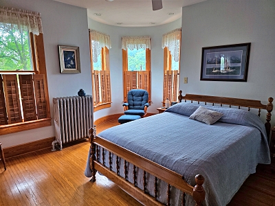 4 Bedrooms Bedrooms, 11 Rooms Rooms,2 BathroomsBathrooms,Residential,For Sale,114811