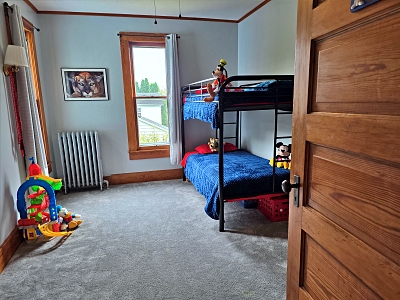 4 Bedrooms Bedrooms, 11 Rooms Rooms,2 BathroomsBathrooms,Residential,For Sale,114811