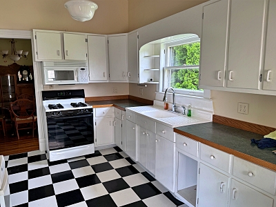 302 N. Market St, 3 Bedrooms Bedrooms, 8 Rooms Rooms,2 BathroomsBathrooms,Residential,For Sale,N. Market St,114820