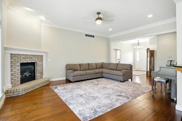 1049 Chippewa Dr., 3 Bedrooms Bedrooms, 6 Rooms Rooms,2 BathroomsBathrooms,Residential,For Sale,Chippewa Dr.,114837