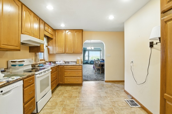 1236 E Ervin Rd, 3 Bedrooms Bedrooms, 8 Rooms Rooms,2 BathroomsBathrooms,Residential,For Sale,E Ervin Rd,114841