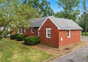 1236 E Ervin Rd, 3 Bedrooms Bedrooms, 8 Rooms Rooms,2 BathroomsBathrooms,Residential,For Sale,E Ervin Rd,114841