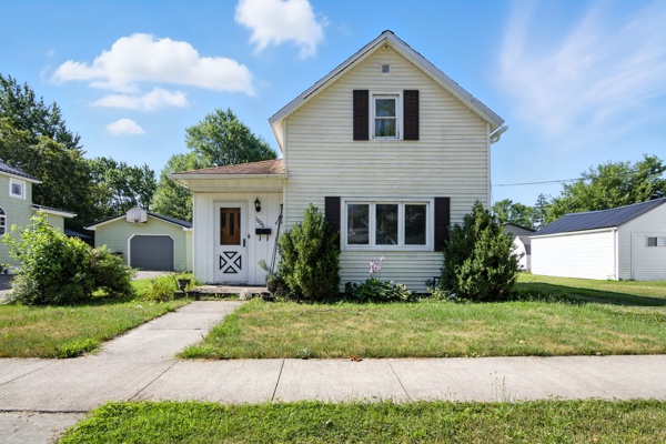 1006 Hughes St, 3 Bedrooms Bedrooms, 5 Rooms Rooms,1 BathroomBathrooms,Residential,For Sale,Hughes St,114845