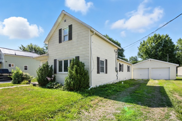 1006 Hughes St, 3 Bedrooms Bedrooms, 5 Rooms Rooms,1 BathroomBathrooms,Residential,For Sale,Hughes St,114845