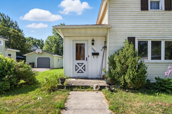 1006 Hughes St, 3 Bedrooms Bedrooms, 5 Rooms Rooms,1 BathroomBathrooms,Residential,For Sale,Hughes St,114845