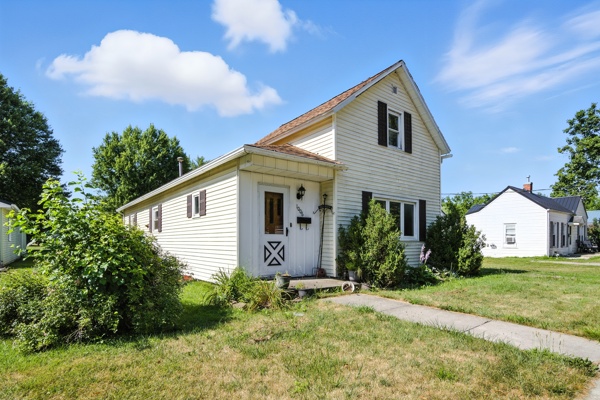 1006 Hughes St, 3 Bedrooms Bedrooms, 5 Rooms Rooms,1 BathroomBathrooms,Residential,For Sale,Hughes St,114845