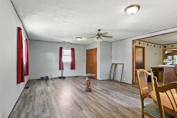 1006 Hughes St, 3 Bedrooms Bedrooms, 5 Rooms Rooms,1 BathroomBathrooms,Residential,For Sale,Hughes St,114845