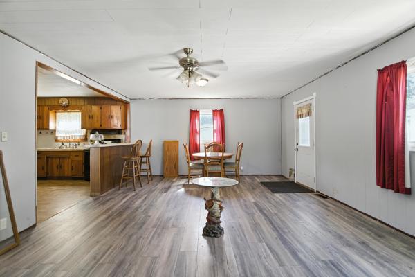 1006 Hughes St, 3 Bedrooms Bedrooms, 5 Rooms Rooms,1 BathroomBathrooms,Residential,For Sale,Hughes St,114845