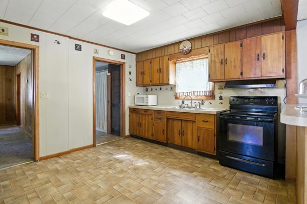 1006 Hughes St, 3 Bedrooms Bedrooms, 5 Rooms Rooms,1 BathroomBathrooms,Residential,For Sale,Hughes St,114845