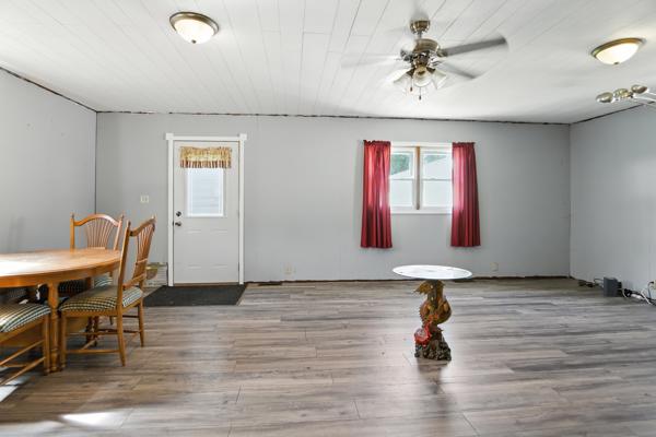 1006 Hughes St, 3 Bedrooms Bedrooms, 5 Rooms Rooms,1 BathroomBathrooms,Residential,For Sale,Hughes St,114845