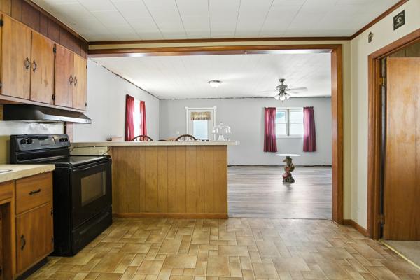1006 Hughes St, 3 Bedrooms Bedrooms, 5 Rooms Rooms,1 BathroomBathrooms,Residential,For Sale,Hughes St,114845