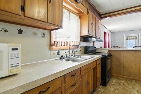 1006 Hughes St, 3 Bedrooms Bedrooms, 5 Rooms Rooms,1 BathroomBathrooms,Residential,For Sale,Hughes St,114845