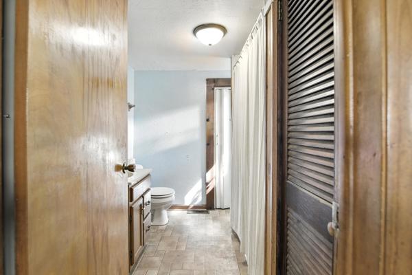 1006 Hughes St, 3 Bedrooms Bedrooms, 5 Rooms Rooms,1 BathroomBathrooms,Residential,For Sale,Hughes St,114845