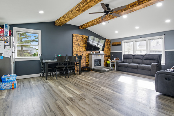 207 E Hoffman St, 3 Bedrooms Bedrooms, 6 Rooms Rooms,1 BathroomBathrooms,Residential,For Sale,E Hoffman St,114846
