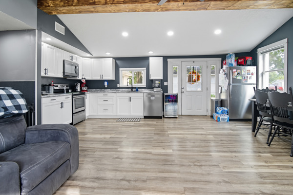 207 E Hoffman St, 3 Bedrooms Bedrooms, 6 Rooms Rooms,1 BathroomBathrooms,Residential,For Sale,E Hoffman St,114846