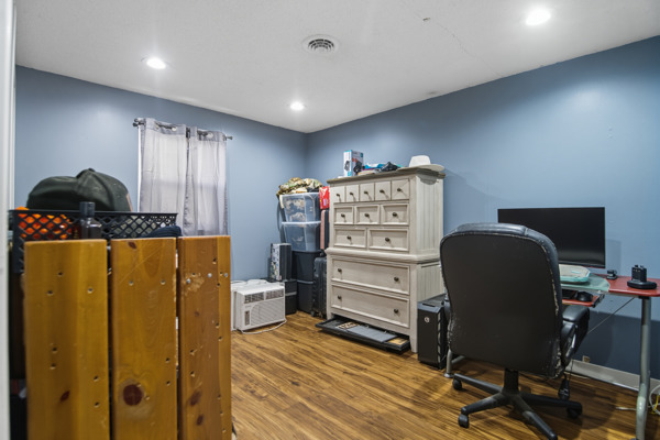 207 E Hoffman St, 3 Bedrooms Bedrooms, 6 Rooms Rooms,1 BathroomBathrooms,Residential,For Sale,E Hoffman St,114846