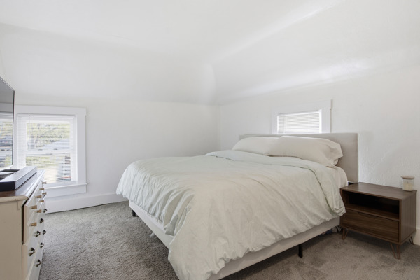 303 Middle St., 3 Bedrooms Bedrooms, 9 Rooms Rooms,1 BathroomBathrooms,Residential,For Sale,Middle St.,114858