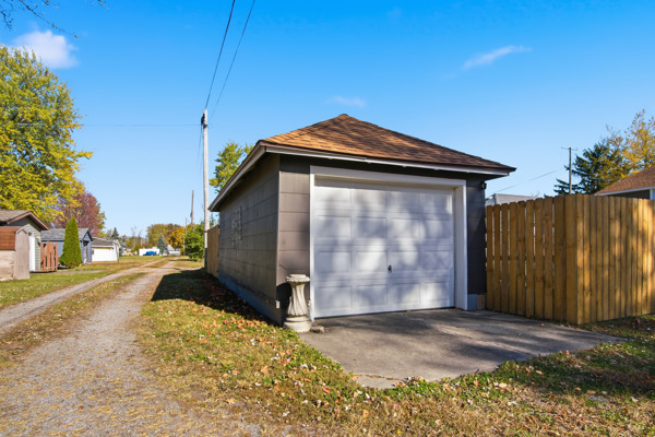 303 Middle St., 3 Bedrooms Bedrooms, 9 Rooms Rooms,1 BathroomBathrooms,Residential,For Sale,Middle St.,114858