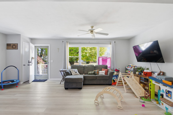 825 S Race St, 2 Bedrooms Bedrooms, 4 Rooms Rooms,1 BathroomBathrooms,Residential,For Sale,S Race St,114860