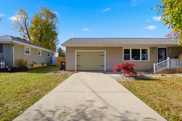 825 S Race St, 2 Bedrooms Bedrooms, 4 Rooms Rooms,1 BathroomBathrooms,Residential,For Sale,S Race St,114860