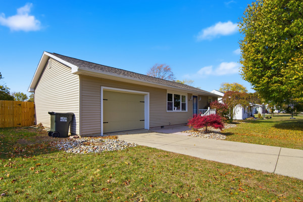 825 S Race St, 2 Bedrooms Bedrooms, 4 Rooms Rooms,1 BathroomBathrooms,Residential,For Sale,S Race St,114860