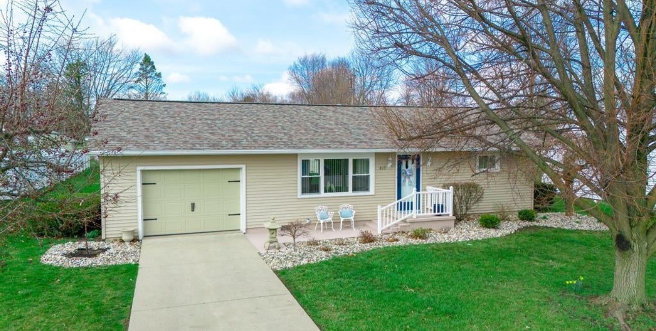 825 S Race St, 2 Bedrooms Bedrooms, 4 Rooms Rooms,1 BathroomBathrooms,Residential,For Sale,S Race St,114860