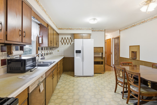 1233 E Ervin Rd, 3 Bedrooms Bedrooms, 6 Rooms Rooms,2 BathroomsBathrooms,Residential,For Sale,E Ervin Rd,114863