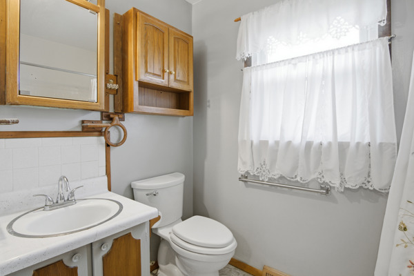 1233 E Ervin Rd, 3 Bedrooms Bedrooms, 6 Rooms Rooms,2 BathroomsBathrooms,Residential,For Sale,E Ervin Rd,114863