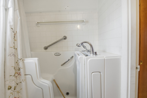 1233 E Ervin Rd, 3 Bedrooms Bedrooms, 6 Rooms Rooms,2 BathroomsBathrooms,Residential,For Sale,E Ervin Rd,114863