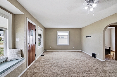 1040 Elm St, 3 Bedrooms Bedrooms, 5 Rooms Rooms,1 BathroomBathrooms,Residential,For Sale,Elm St,114867