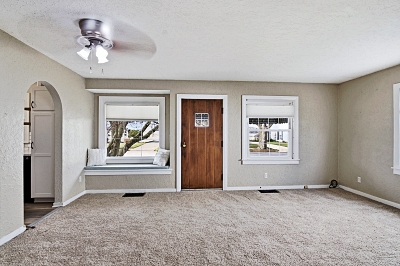 1040 Elm St, 3 Bedrooms Bedrooms, 5 Rooms Rooms,1 BathroomBathrooms,Residential,For Sale,Elm St,114867