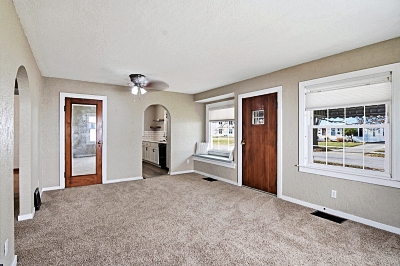 1040 Elm St, 3 Bedrooms Bedrooms, 5 Rooms Rooms,1 BathroomBathrooms,Residential,For Sale,Elm St,114867