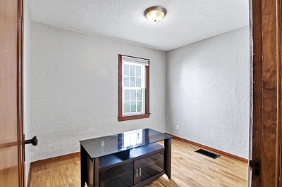 1040 Elm St, 3 Bedrooms Bedrooms, 5 Rooms Rooms,1 BathroomBathrooms,Residential,For Sale,Elm St,114867