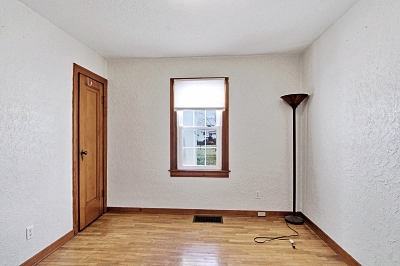 1040 Elm St, 3 Bedrooms Bedrooms, 5 Rooms Rooms,1 BathroomBathrooms,Residential,For Sale,Elm St,114867